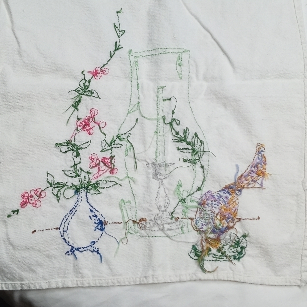 Embroidered table runner - Picture 6 of 7
